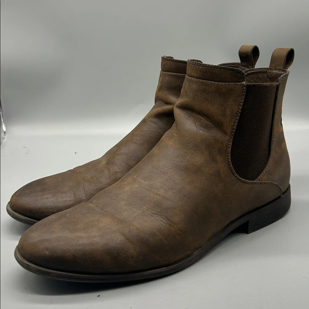 Frye men’s Michael Chelsea boot
